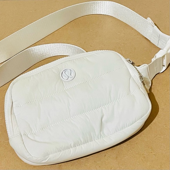 LULULEMON Everywhere Belt Bag Wunder Puff 2L - Picture 3 of 6